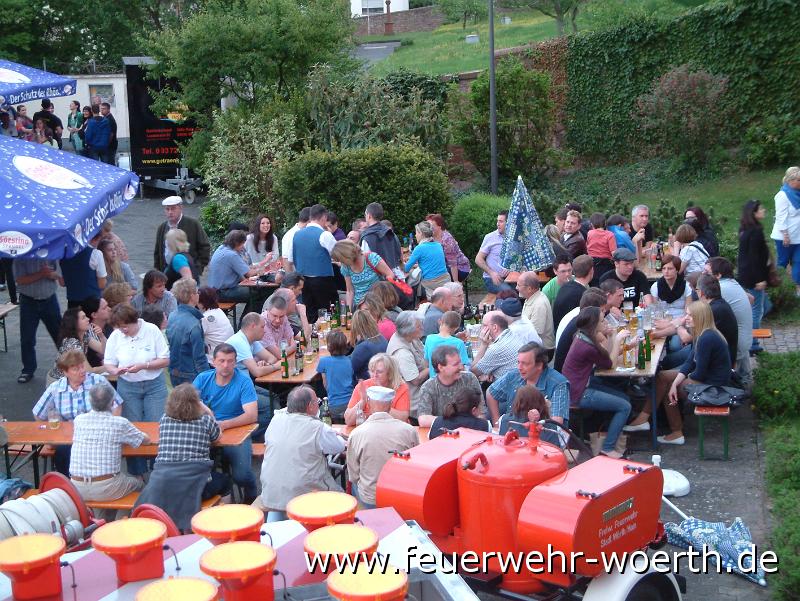 2012.04.30 Maibaumaufstellung 010.JPG